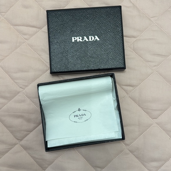 Authentic Prada wallet box with ribbon and paper - Picture 3 of 3